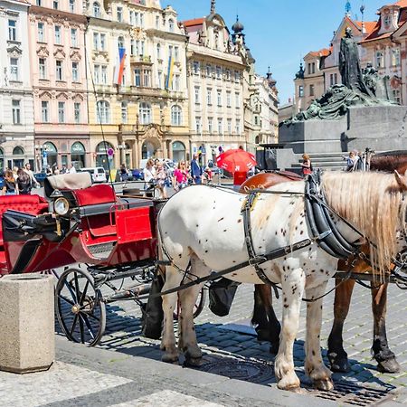 Cozy Homestay At Prague Main Station Buitenkant foto