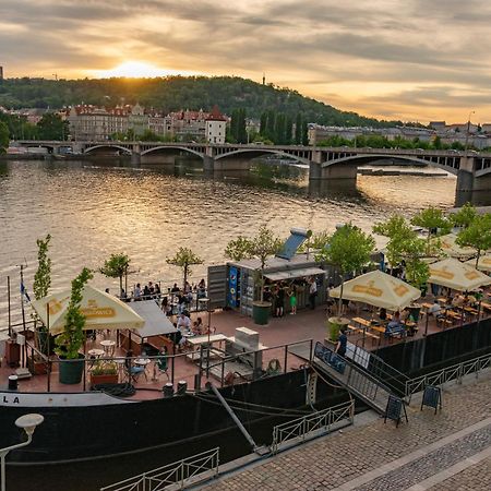 Cozy Homestay At Prague Main Station Buitenkant foto