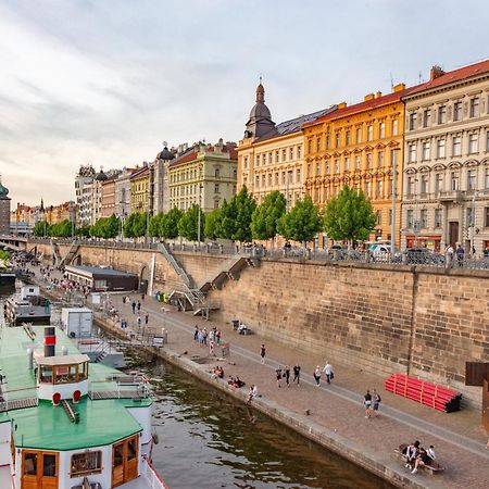 Cozy Homestay At Prague Main Station Buitenkant foto