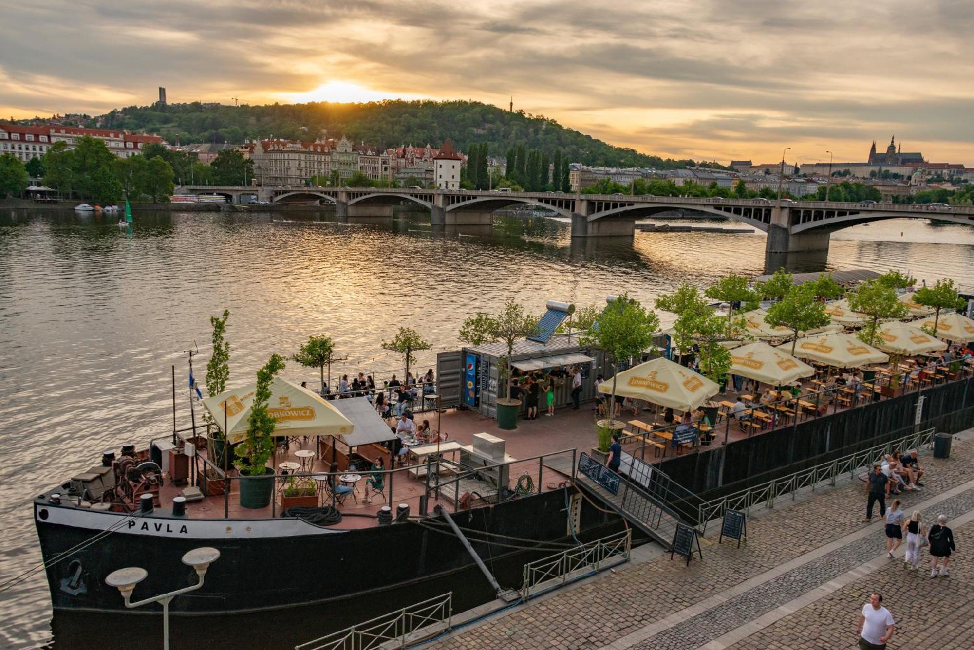 Cozy Homestay At Prague Main Station Buitenkant foto