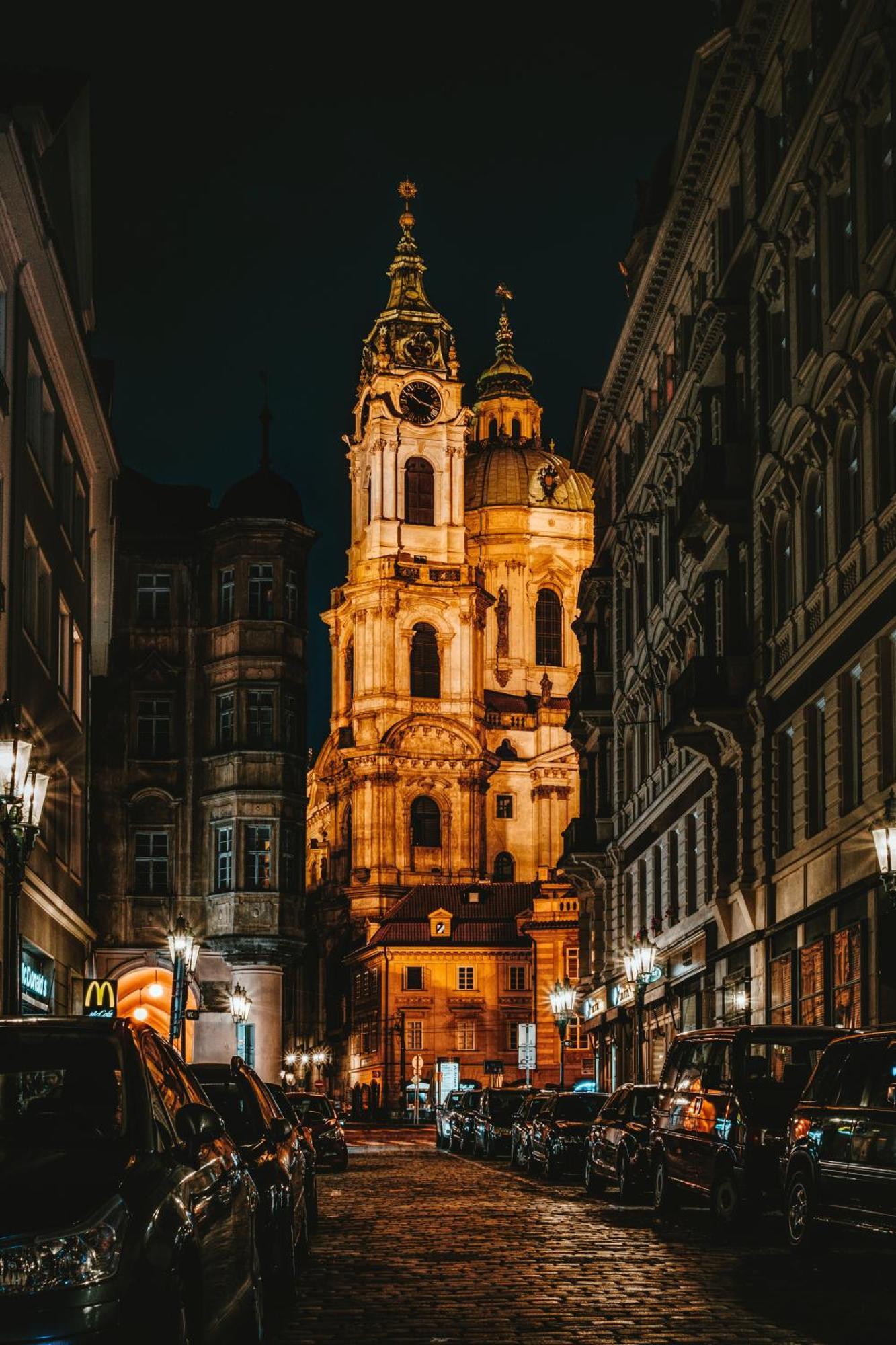 Cozy Homestay At Prague Main Station Buitenkant foto