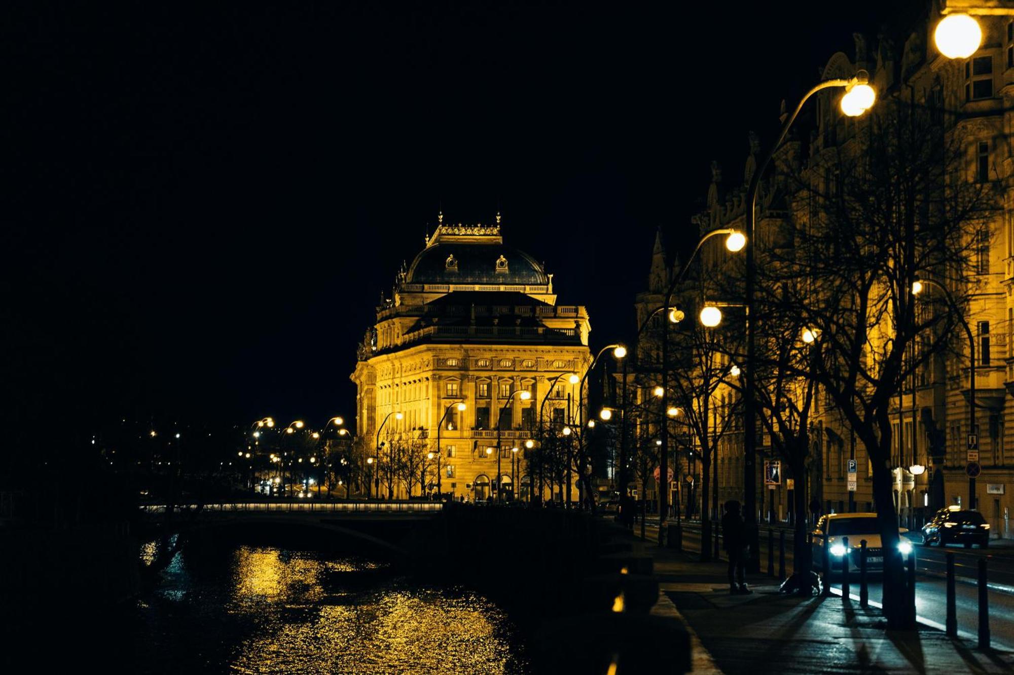 Cozy Homestay At Prague Main Station Buitenkant foto