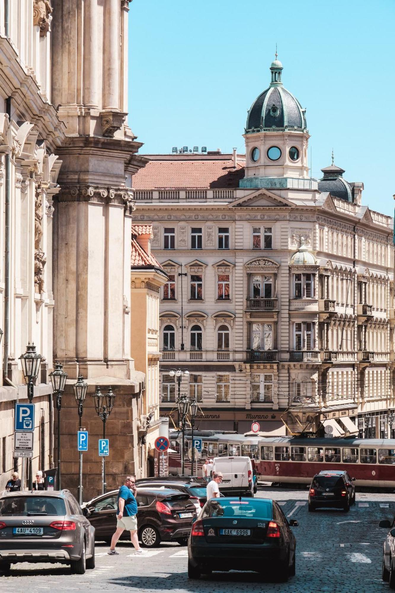 Cozy Homestay At Prague Main Station Buitenkant foto