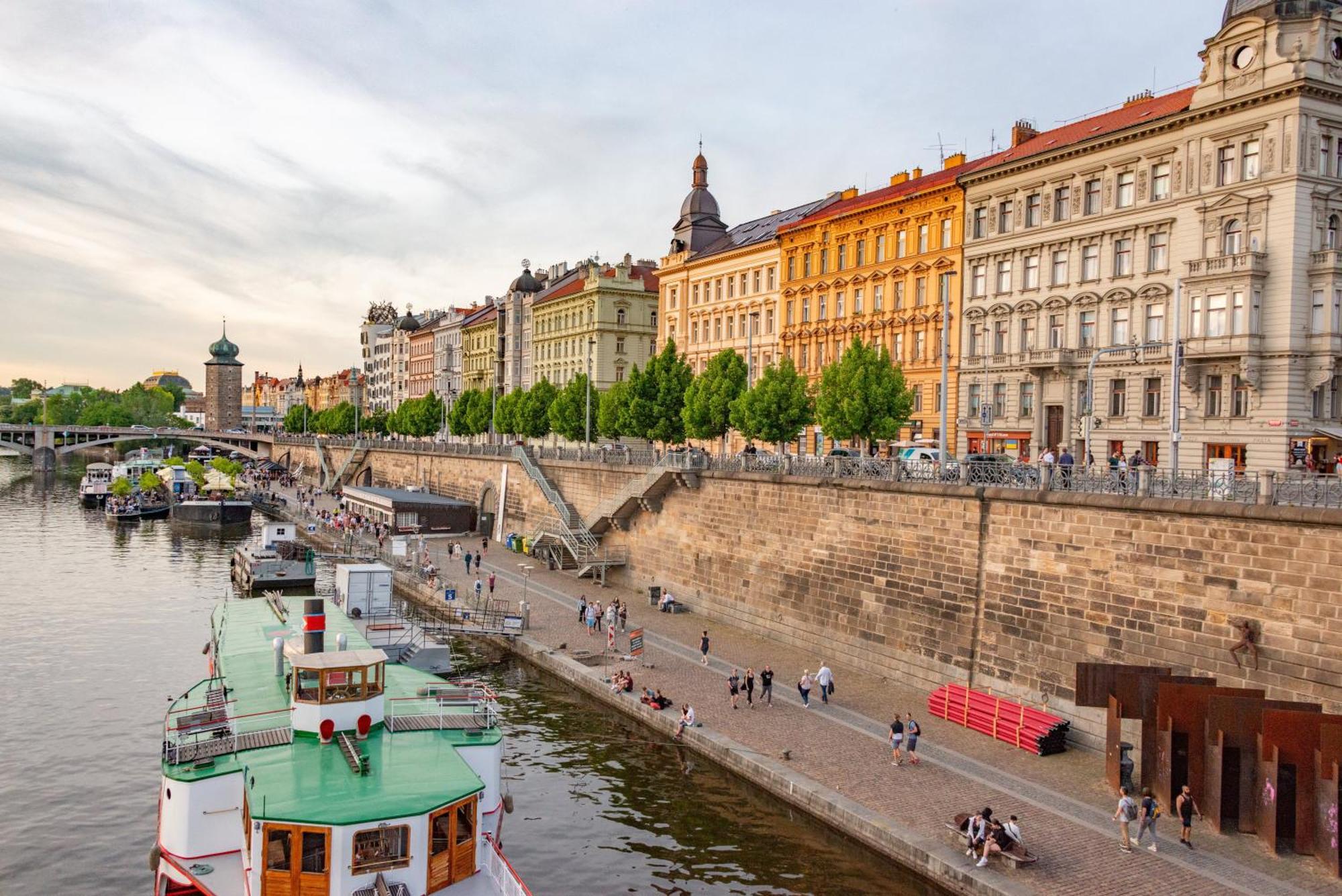 Cozy Homestay At Prague Main Station Buitenkant foto